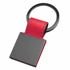 Брелок Магия черного квадратный; красный; 7,3х3 см; металл, иск. кожа